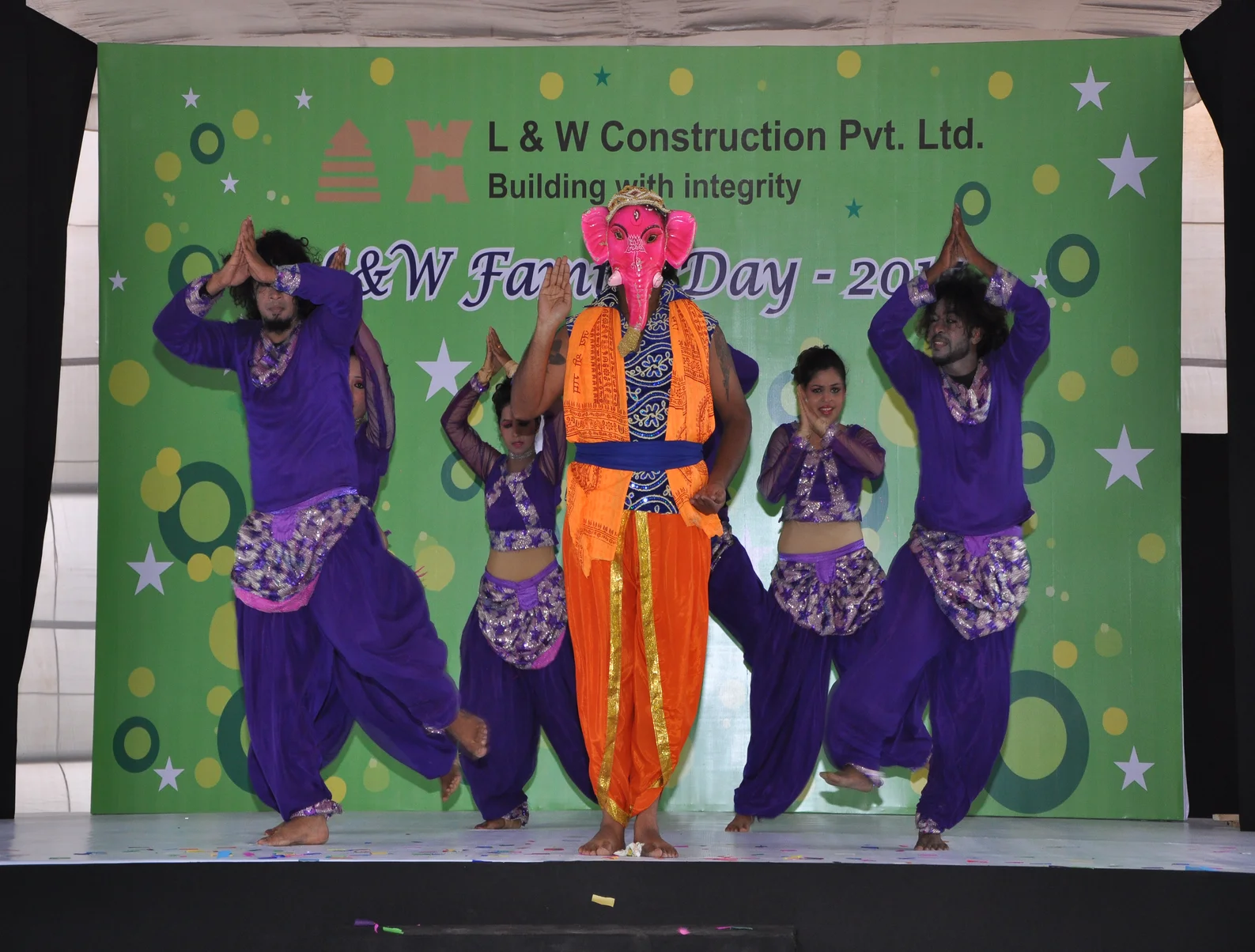 Dance-troupe